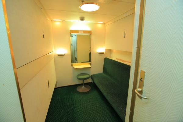 4 bunk inward facing economy cabin