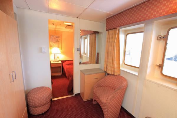 Sitting area – Mini suite with port holes Sitting area – Mini suite with port holes