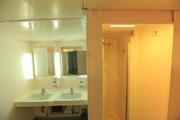 Common toilet/shower Common toilet/shower